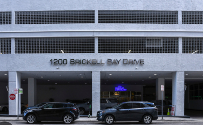  parking on Brickell Bay Drive in Miami