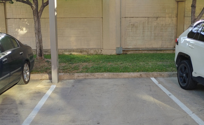 parking on Glenwick Lane in Dallas