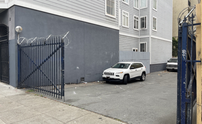  parking on Howard Street in San Francisco