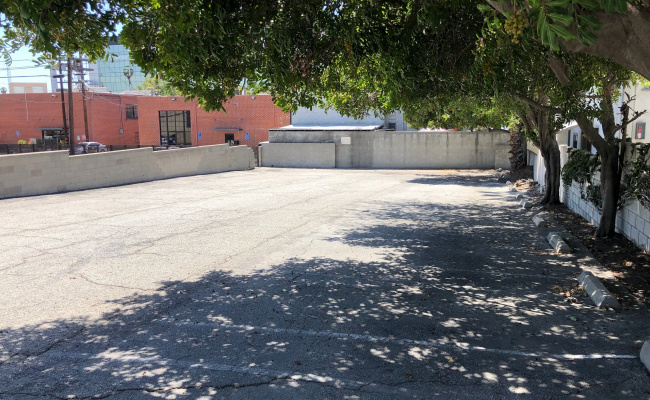Outdoor lot parking on Marengo Avenue in South Pasadena