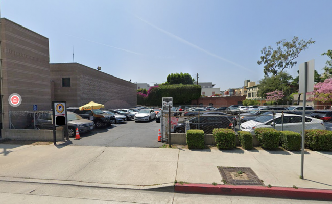  parking on South Fair Oaks Avenue in Pasadena
