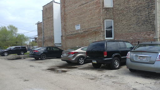 Outdoor lot parking on South Homan Avenue in Chicago
