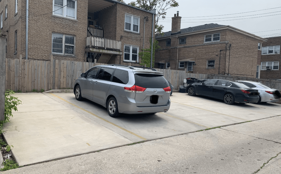  parking on W Berwyn Ave in Chicago