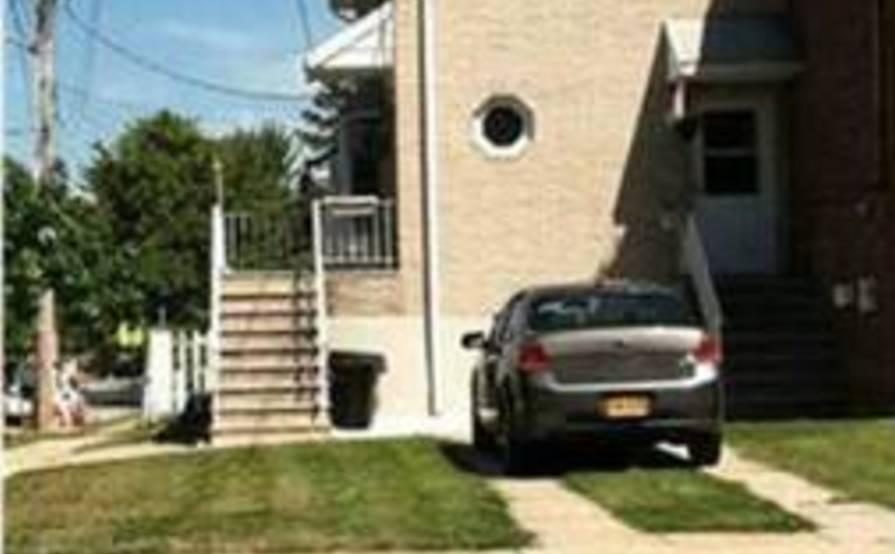  parking on Jules Dr in Staten Island