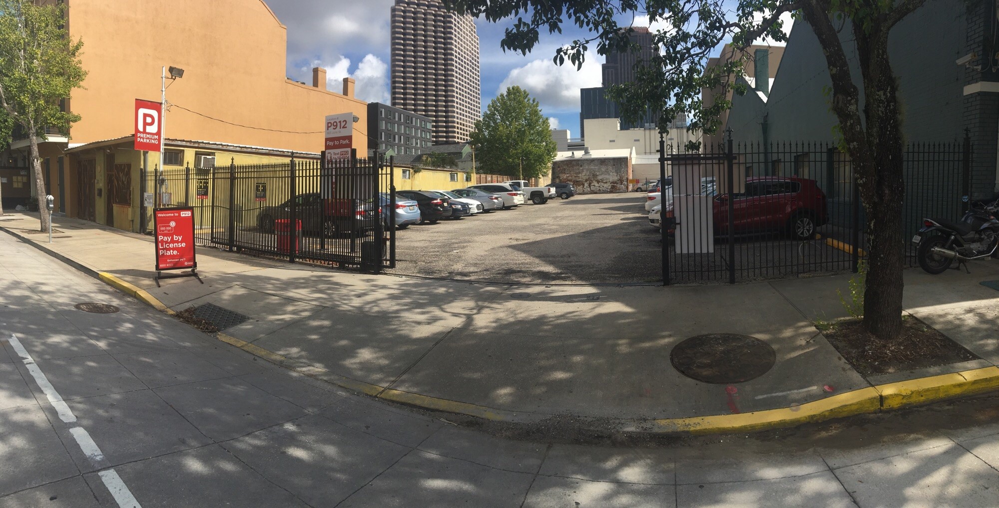  parking on Julia St in New Orleans