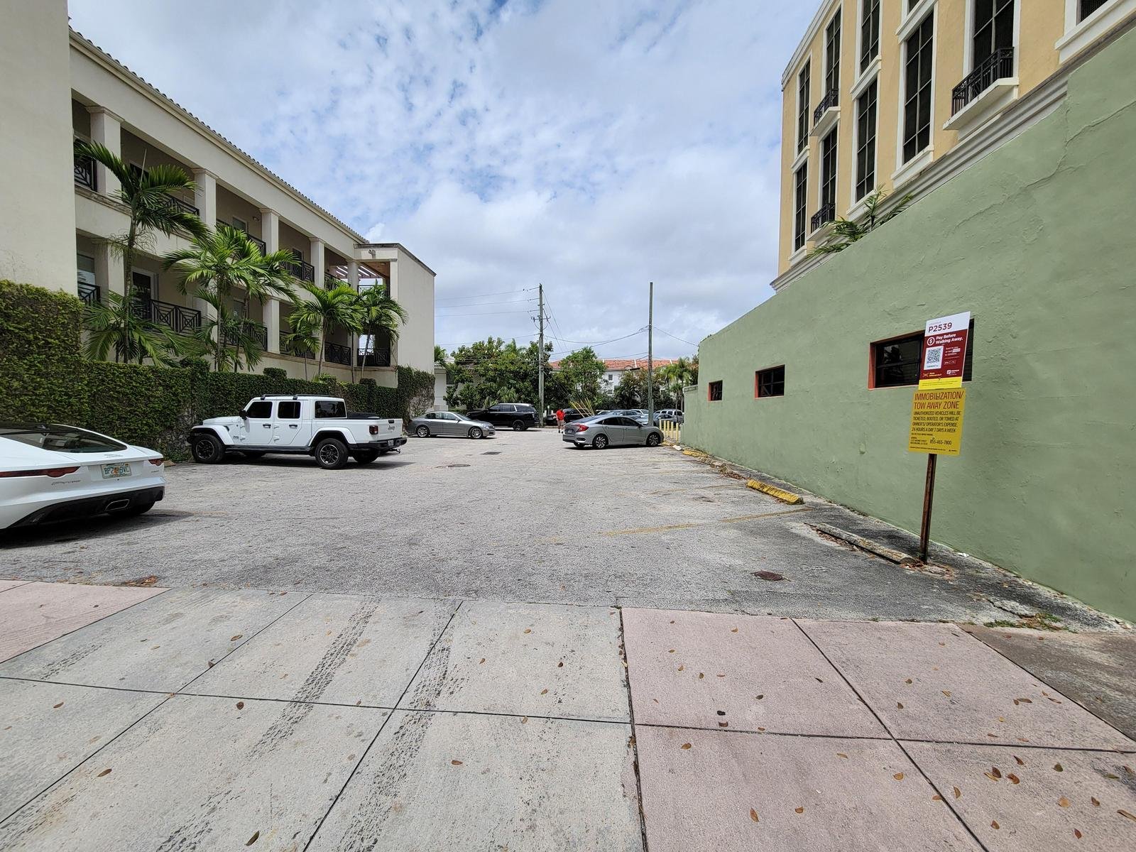  parking on Minorca St in Coral Gables
